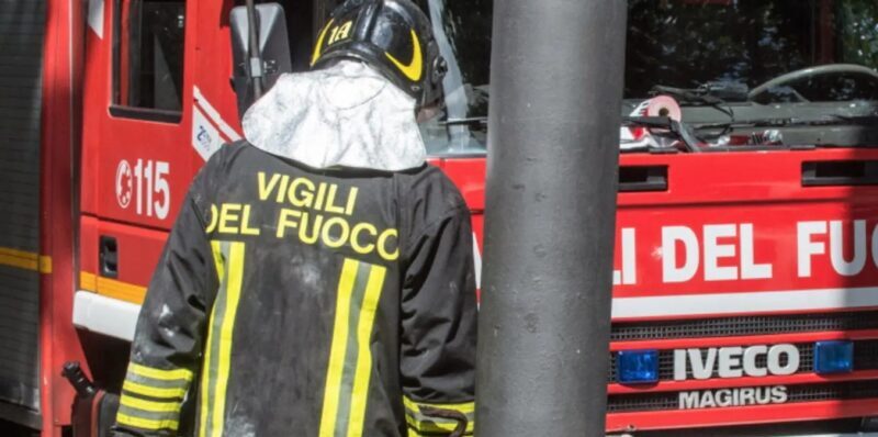 Benevento, incendio in un appartamento di via Napoli: in ospedale una donna