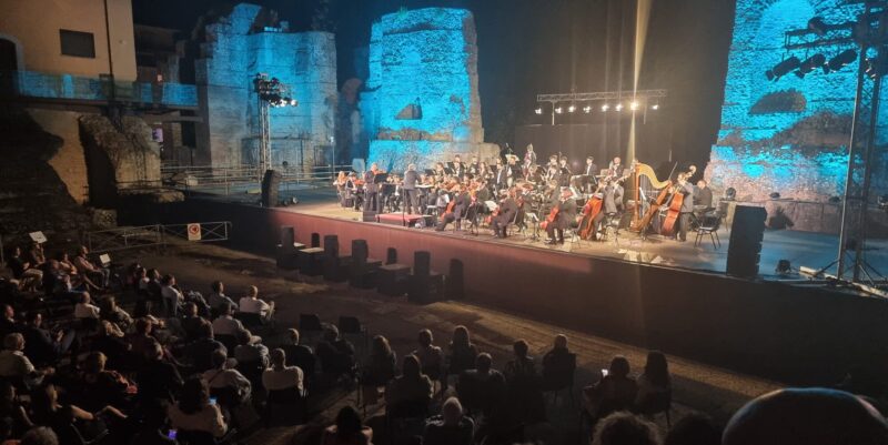 Il genio di Ennio Morricone nel tributo dell’OFB al Teatro Romano (FOTO)