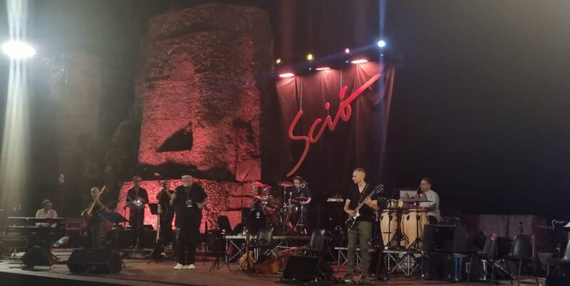 Al Teatro Romano l’omaggio a Pino Daniele nel concerto “Sciò live”