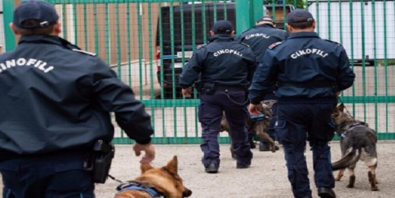 Carcere Benevento, sequestrati droga e smartphone