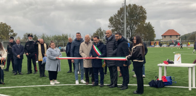 Apollosa, inaugurato il Campo Sportivo ‘Calione’. Parente: “Giornata emozionante con il Benevento Calcio”