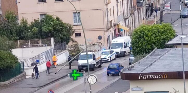 FOTO – Tempesta nel Sannio: il vento forte colpisce anche il cantiere di Piazza Risorgimento