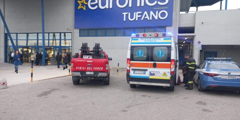 VIDEO – Paura ai Sanniti: centro commerciale evacuato per principio di incendio