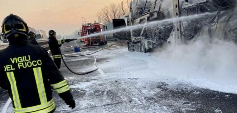 Solopaca, bisarca con veicoli in fiamme: si indaga