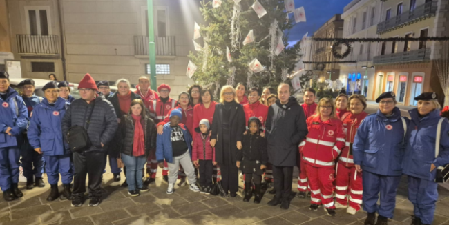 L’Albero della Solidarietà: Comunità Montana del Fortore dona un albero di Natale alla Croce Rossa Italiana