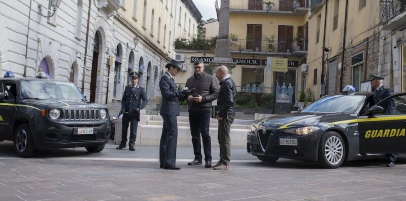 Benevento, 18enne sorpreso in giro con coltello nascosto nei pantaloni