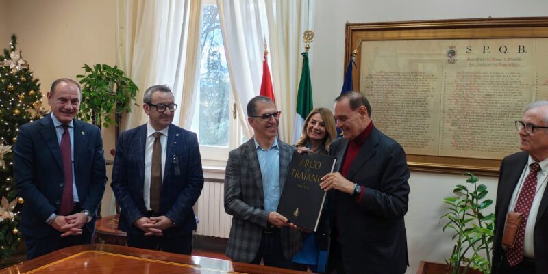 Premio Eccellenze Sannite-Lions Club Benevento Host per il professor Catalano premiato in sala Giunta