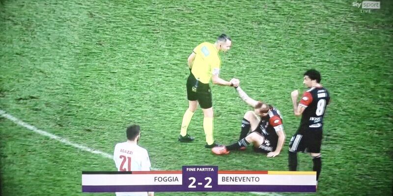 Foggia-Benevento 2-2: la doppietta di Emmausso frena la Strega, vetta a rischio