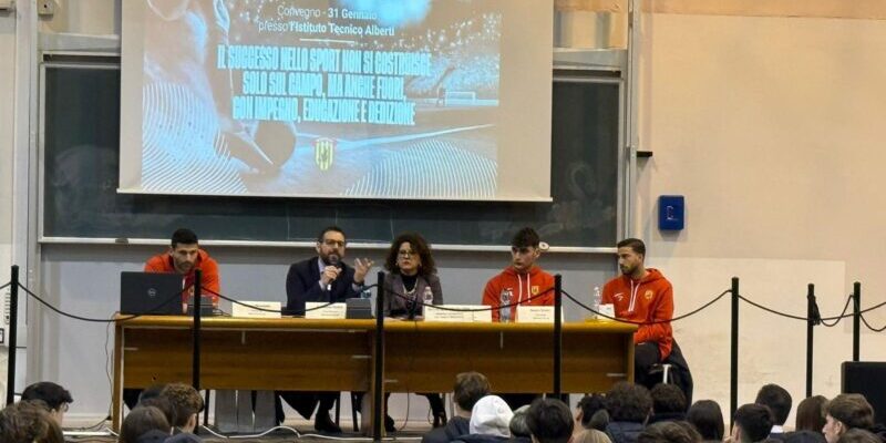 VIDEO – Il Benevento Calcio all’Alberti, tra sport e scuola: le parole dei calciatori e della dirigente scolastica