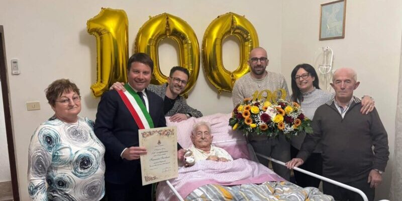 Puglianello in festa per i 100 anni di Francesca Iacobucci, la “Nonna di tutti” 