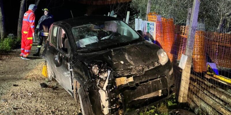 Incidente mortale nella notte: perde la vita 20enne (FOTO)