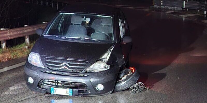 FOTO – Benevento, due incidenti stradali nella notte: illese le conducenti