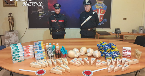 Rubano oltre 1000 euro di merce in un supermercato: arrestate tre donne