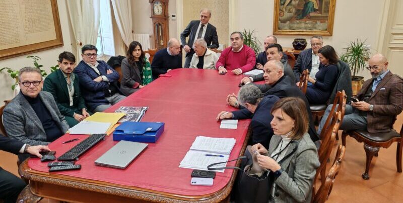 Proficuo incontro al Comune sui lavori della Napoli Bari e sullo scalo merci di Ponte Valentino