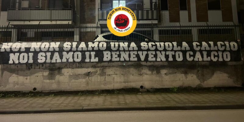 Benevento, la Curva Sud: “Non siamo una scuola calcio, noi siamo il Benevento Calcio”