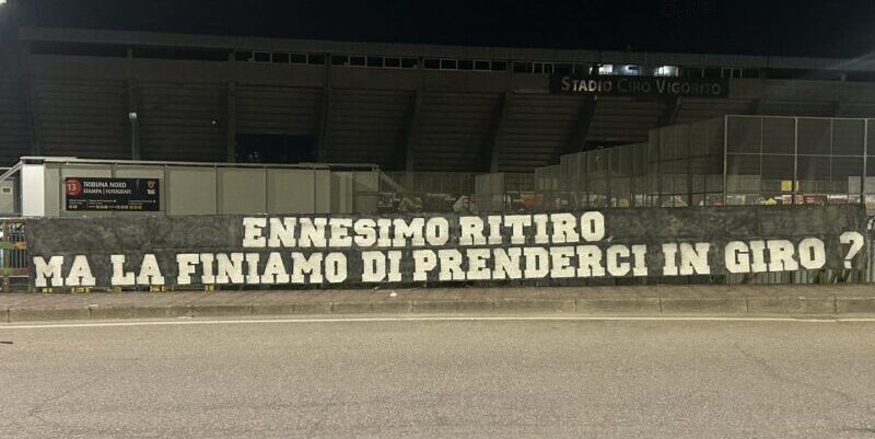 Benevento, la Sud contro il ritiro. Fissata la conferenza stampa di Pazienza e Carli