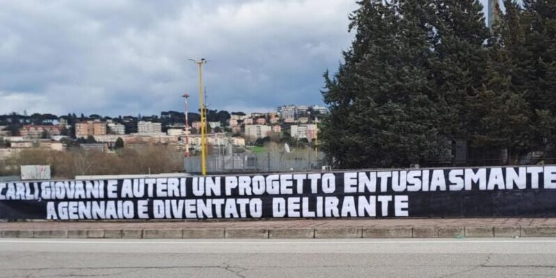 Benevento, nuovo striscione al “Vigorito”: “Progetto entusiasmante, a gennaio diventato delirante”