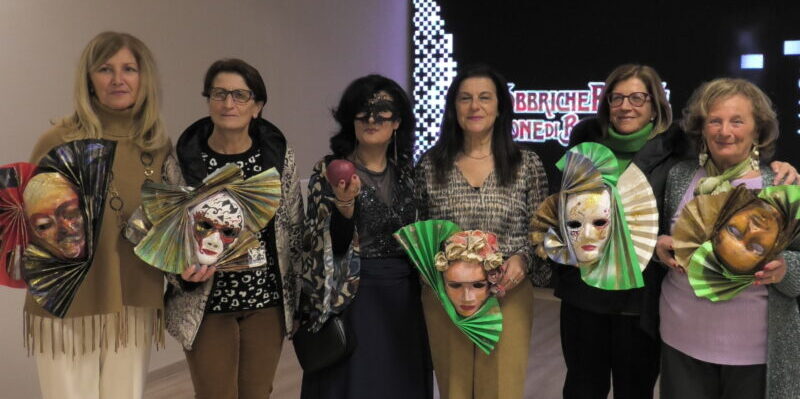 FOTO E VIDEO – Fabbriche Riunite celebra il Carnevale: le opere di Daria Bollo in mostra per tutta la festività