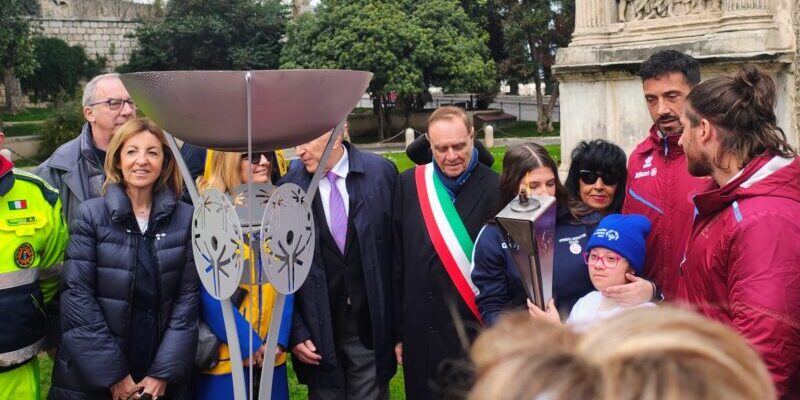 Benevento| Special Olympics, acceso il Tripode Olimpico davanti all’Arco di Traiano