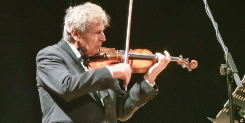 FOTO – Uto Ughi e la magia del violino: standing ovation al Teatro “Vittorio Emanuele”