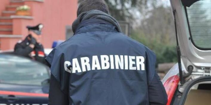 Coppia sorpresa a rubare, fermata dai Carabinieri: lui arrestato, lei denunciata