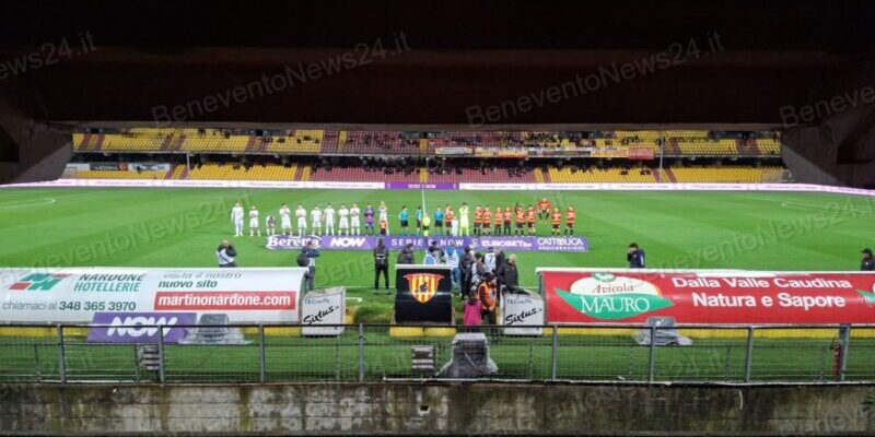 Benevento-Crotone 1-1: Acampora risponde all’ex Ricci ma non basta, quinto pari di fila. Polemiche e fischi al “Vigorito”