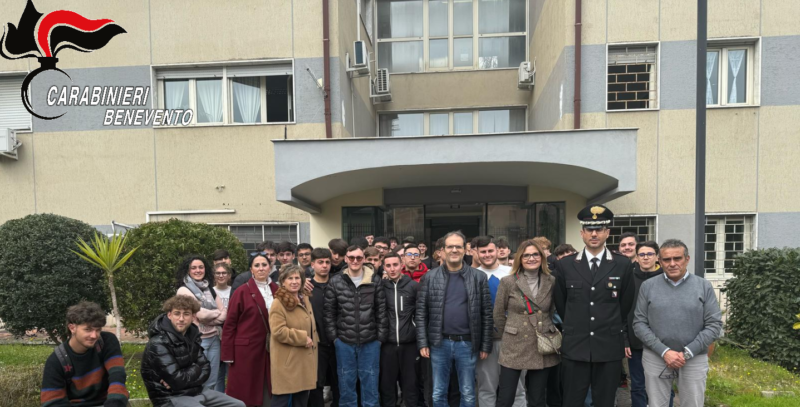 Benevento, lezione di legalità all’ITI “Bosco Lucarelli”: i Carabinieri conquistano gli studenti