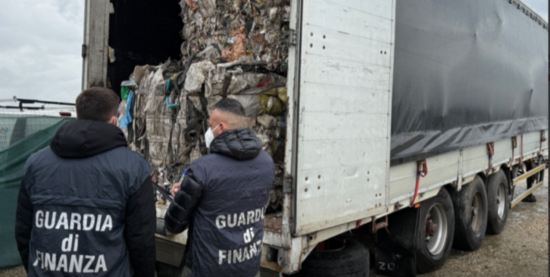 Benevento, Guardia di Finanza sequestra oltre 77 tonnellate di rifiuti speciali